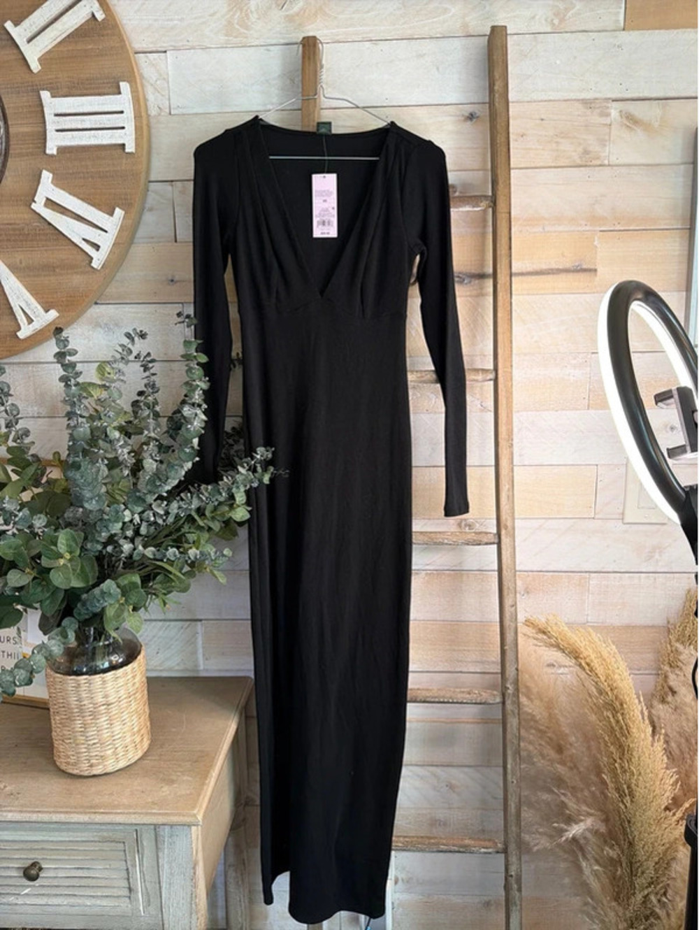 Plunge V-neck, long‎ sleeve dress